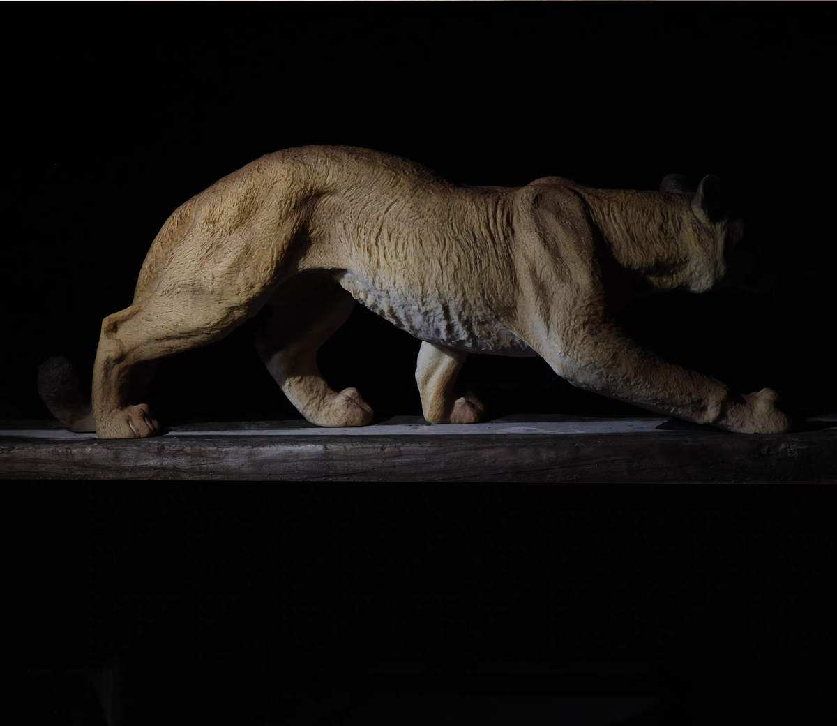 Light luxury simulated cougar animal sculpture home decor